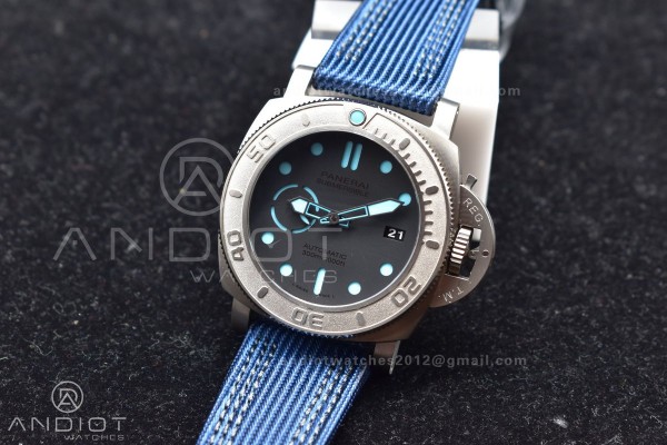 PAM985 Mike Horn Submersible Tit Blue TI/NY VSF P9...