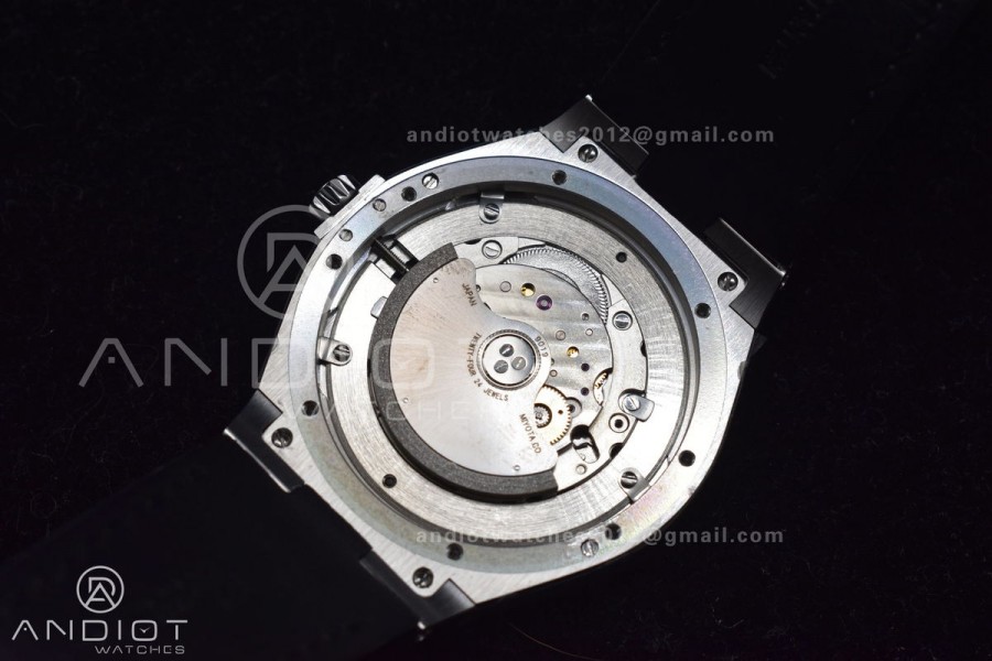 Overseas SS 8F Maker Black Dial on Black Rubber Strap 