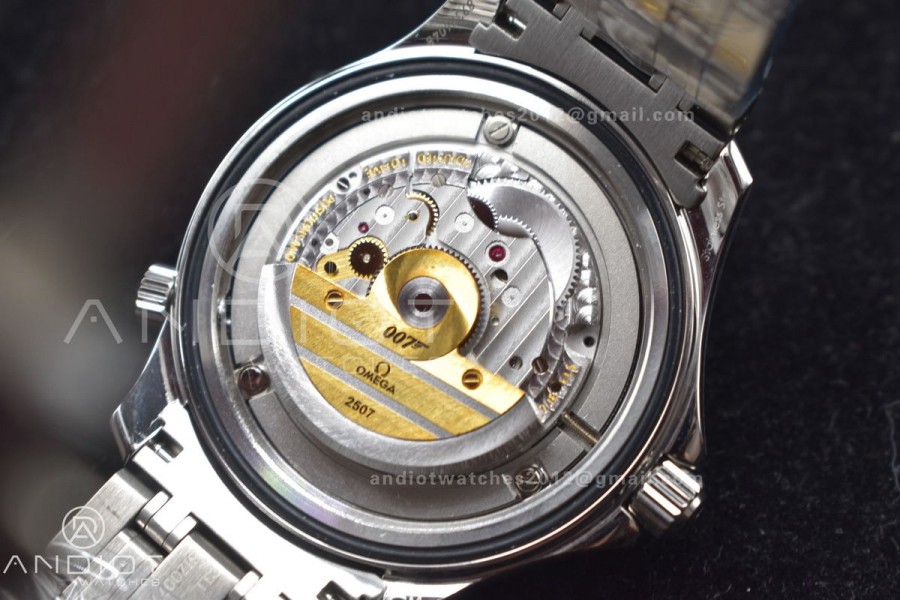 Seamaster Diver 300M SS "COMMANDER’S WATCH" AIF Limited Edition on SS Bracelet A2824 