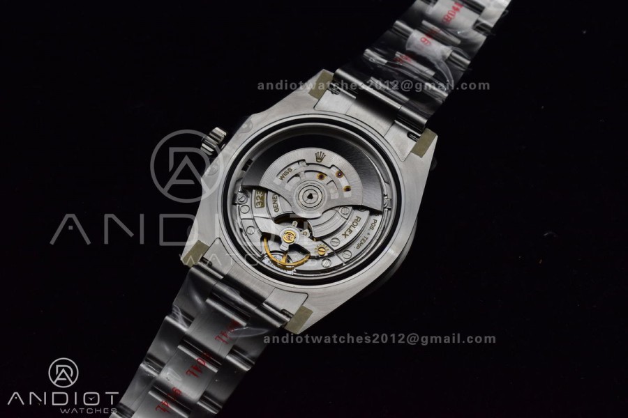 Submariner 41mm Clean 124060 No Date 904L Steel 3230 