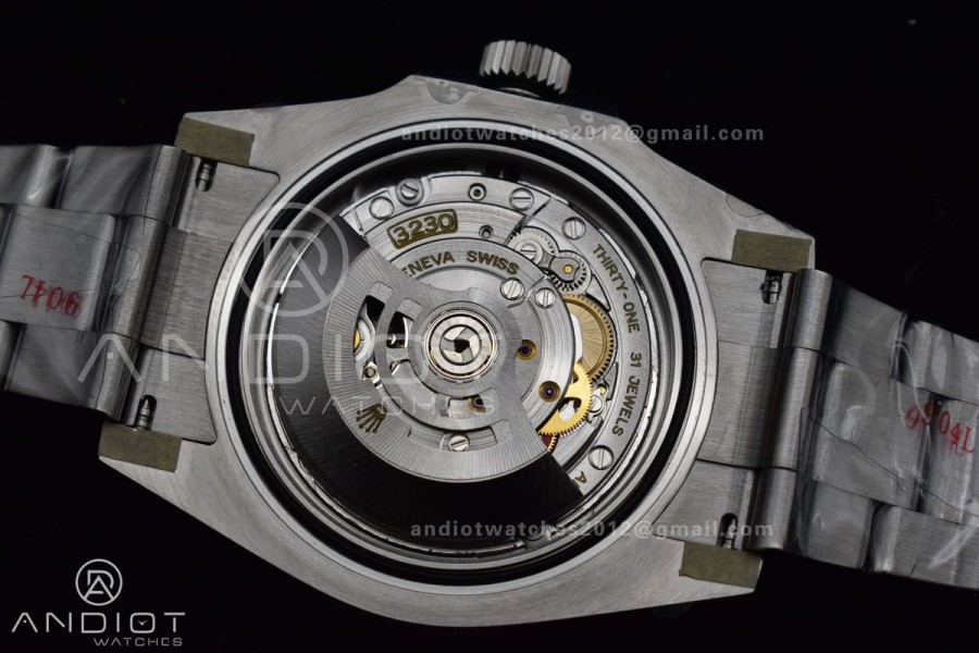 Submariner 41mm Clean 124060 No Date 904L Steel 3230 