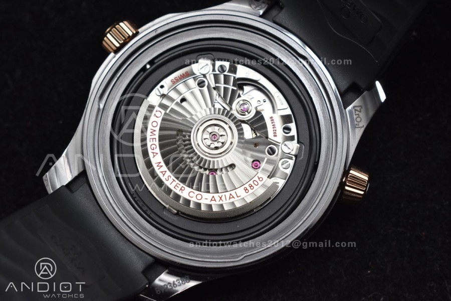 Seamaster 300m 43.5mm Black Ceramic VSF 1:1 Best Edition Black Dial RG Bezel on Black Rubber Strap A8806