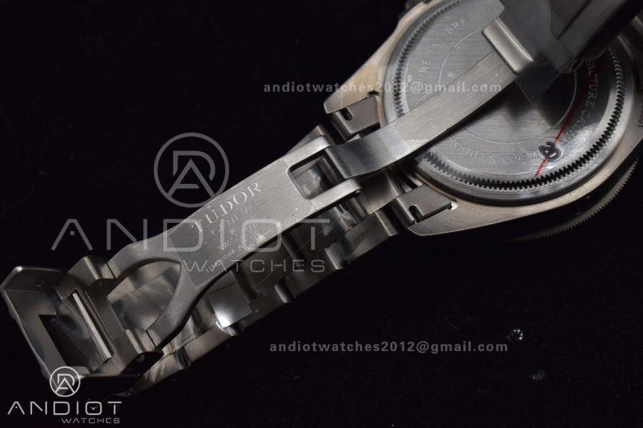 Blue Pelagos XF 1:1 Best Edition on Titanium Bracelet A2824 V5