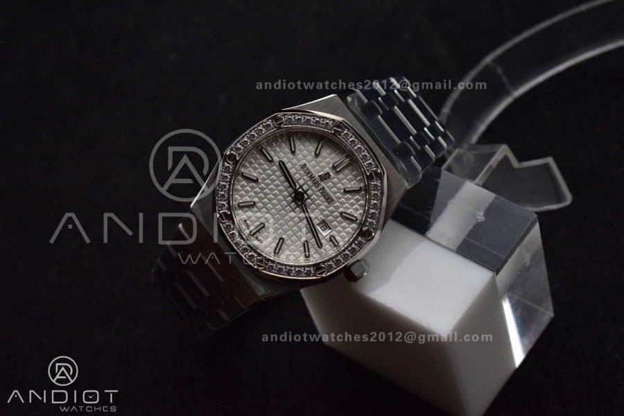 Lady Royal Oak 33mm 67651 SS/Diamond Bezel V7F 1:1 White Textured Dial On Stainless Strap Ronda Quartz to AP Cal.2713