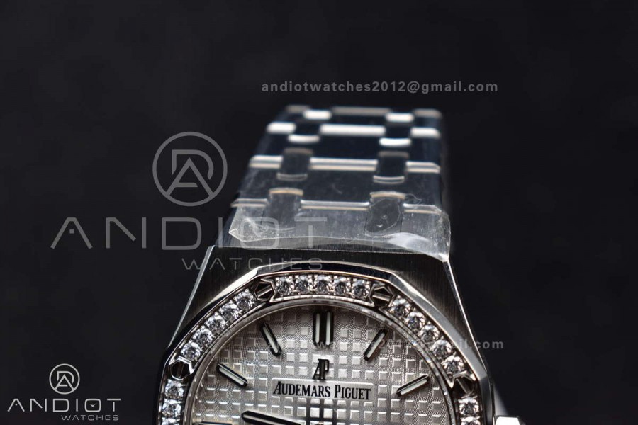 Lady Royal Oak 33mm 67651 SS/Diamond Bezel V7F 1:1 White Textured Dial On Stainless Strap Ronda Quartz to AP Cal.2713