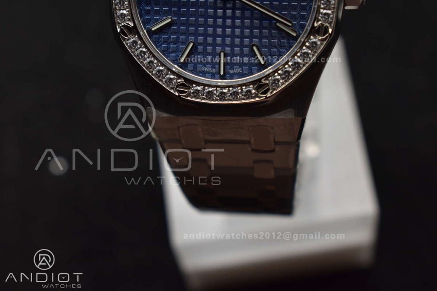 Lady Royal Oak 33mm 67651 SS/Diamond Bezel V7F 1:1 Blue Textured Dial on SS Bracelet Ronda Quartz to AP Cal.2713