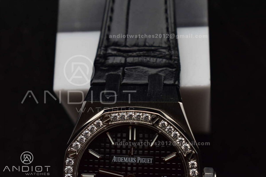 Lady Royal Oak 33mm 67651 SS/Diamond Bezel V7F 1:1 Black Textured Dial On Stainless Strap Ronda Quartz 