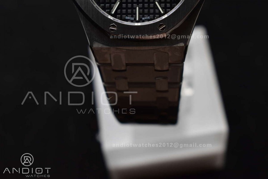 Lady Royal Oak 33mm 67651 SS V7F 1:1 Best Edition Black Textured Dial on SS Bracelet Ronda Quartz to AP Cal.2713