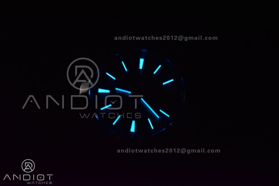Overseas 4500V RG 8F 1:1 Best Edition Green Dial on RG Bracelet A5100