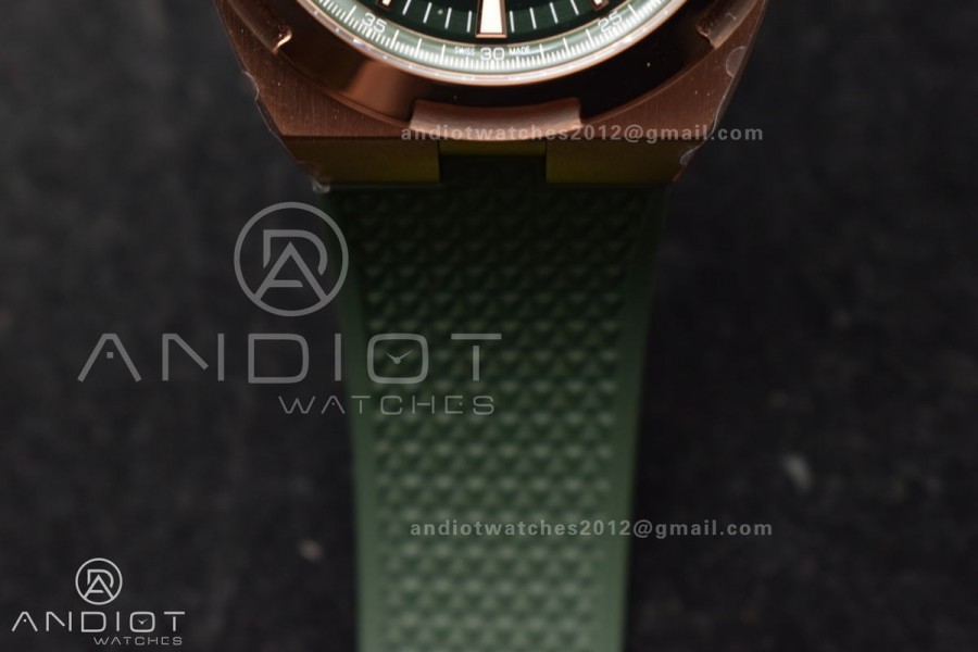 Overseas 4500V RG 8F 1:1 Best Edition Green Dial on Green Rubber Strap A5100