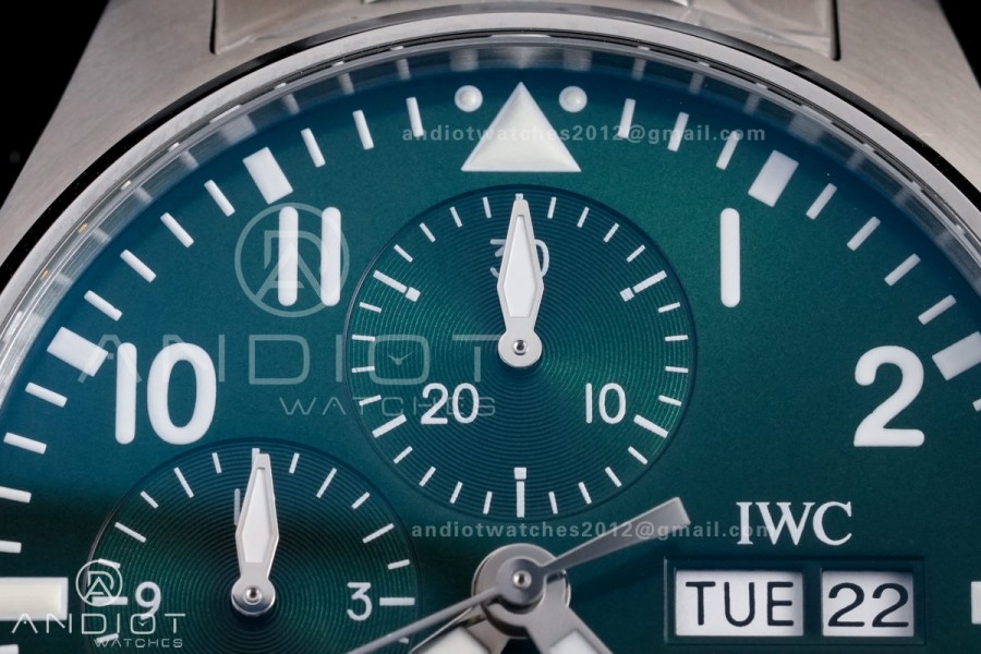 Pilot Chrono IW388104 APSF 1:1 Best Edition Green Dial on SS Bracelet SA69385 Super Clone