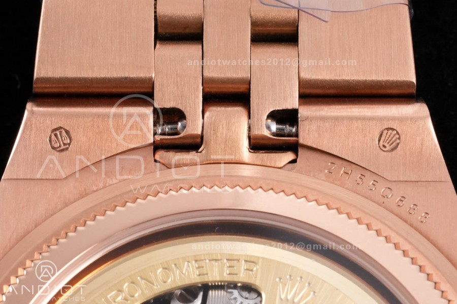 Land Dweller 127335 DIWF Best Edition White Dial on RG Bracelet A7135