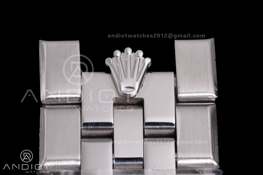 Land Dweller 127334 DIWF Best Edition White Dial on SS Bracelet A7135