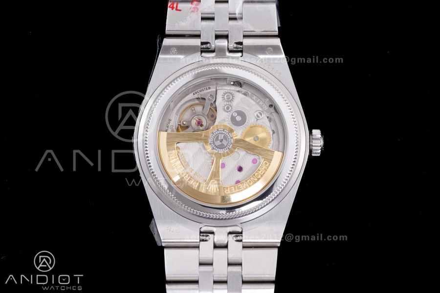 Land Dweller 127334 DIWF Best Edition White Dial on SS Bracelet A7135