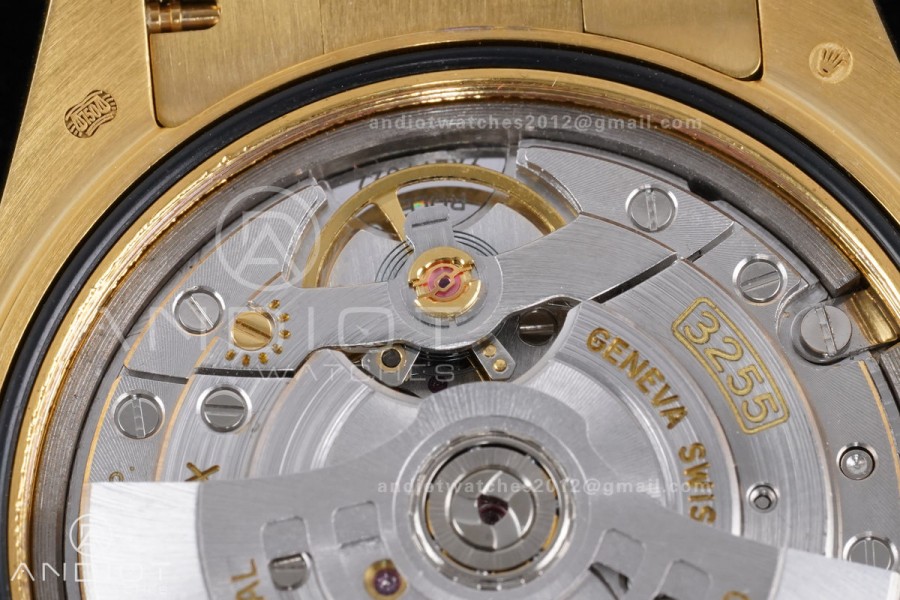  DayDate 40mm 904L Flt Wt YG/YG Grn/Rm KF VR3255