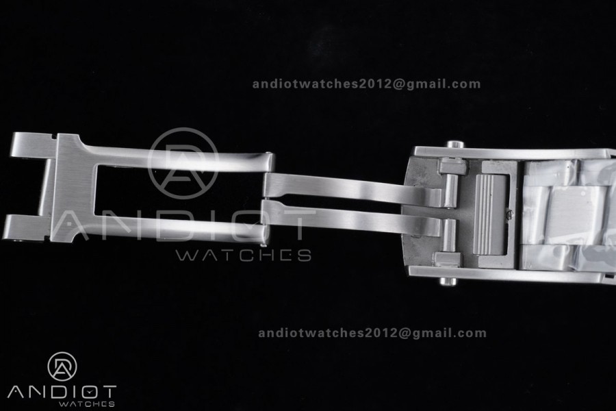 Avenger Chronometer 42mm SS BLSF 1:1 Best Version Black Dial On SS Bracelet A2824