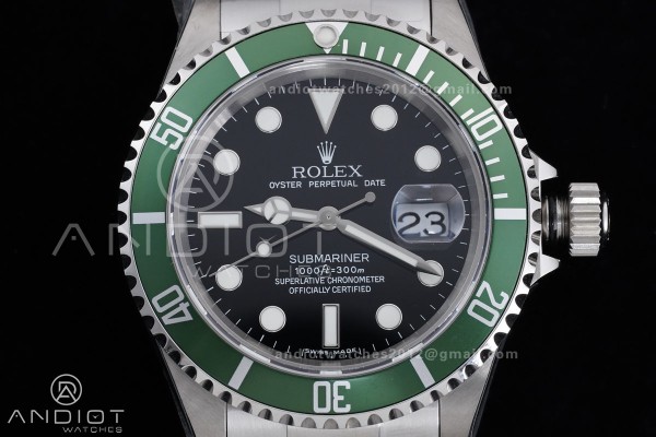 Submariner 16610 LV Green No Rehaut Engraving 904L...