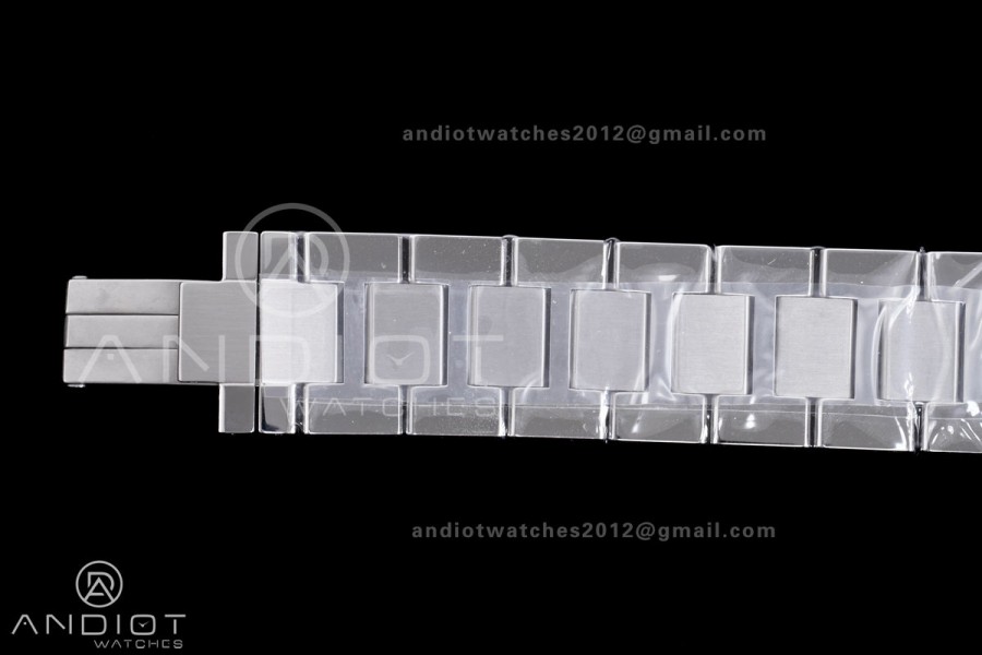 Tank Solo 27.5x34.8mm AF SS White Dial on SS Bracelet Ronda Quartz