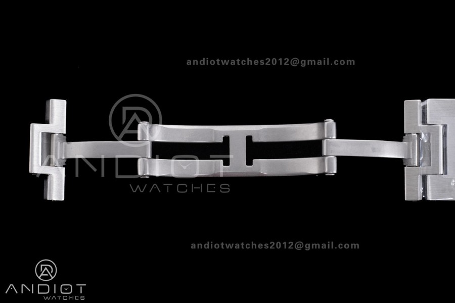 Tank Solo 27.5x34.8mm AF SS White Dial on SS Bracelet Ronda Quartz