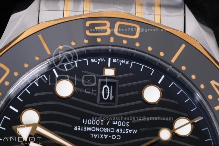 Seamaster Diver 300M SS/YG V4 VSF 1:1 Best Edition YG Bezel Black Dial on SS/YG Super Clone Asian 8800