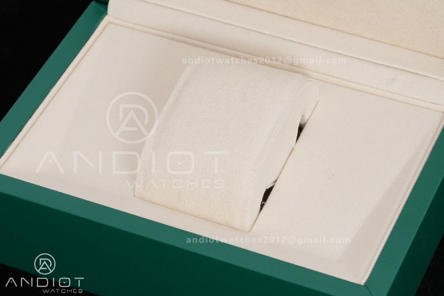 2025 Rolex Full set Box and Matching Papers