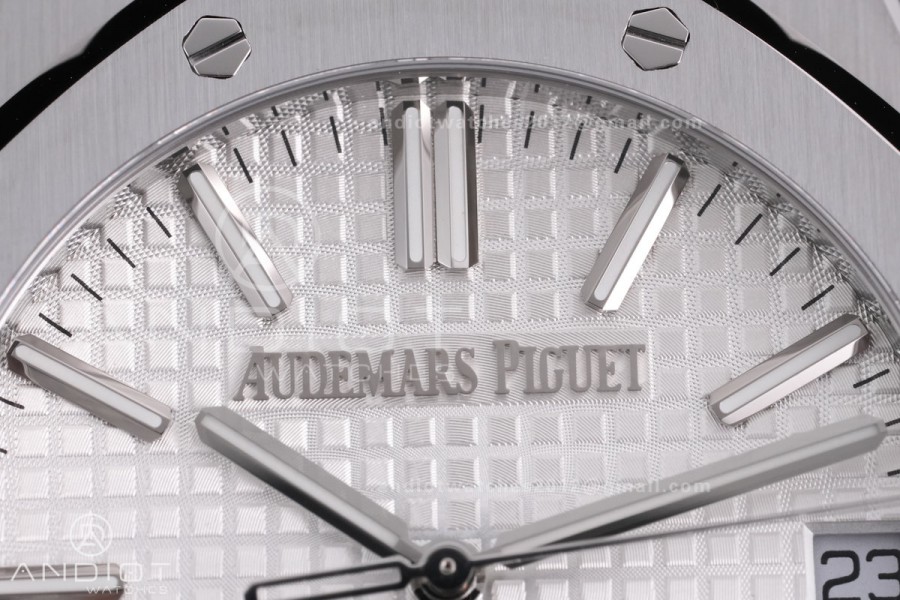 Royal Oak 41mm 15510 "50th Anniversary" SS ZF 1:1 Best Edition White Textured Dial on SS Bracelet A4302