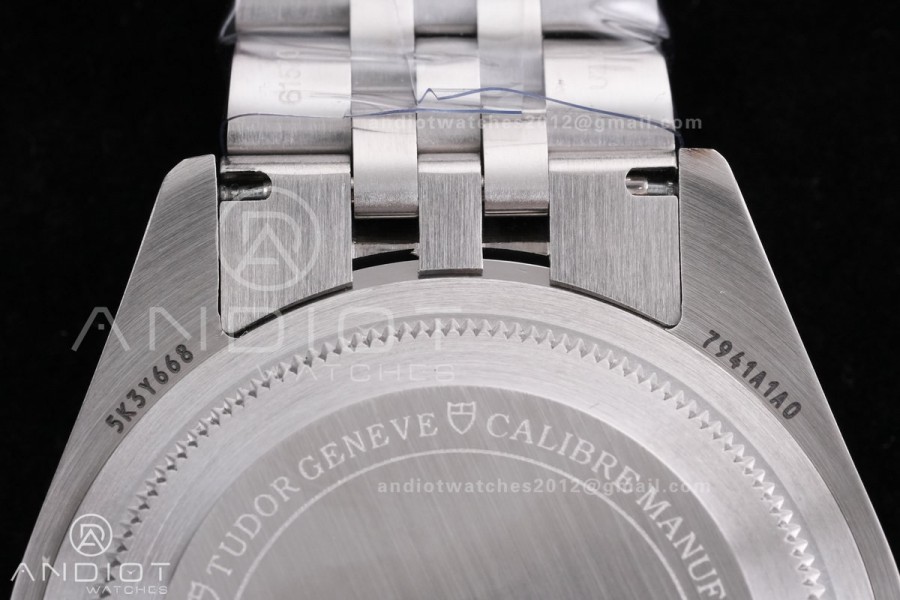 Heritage Black Bay M7941A1A0NU-0003 41mm SS GRF 1:1 Best Edition Black Dial Black Bezel on SS Bracelet A2824