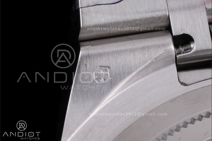 Land Dweller 127334 SS ESF White Dial On SS Bracelet A7135
