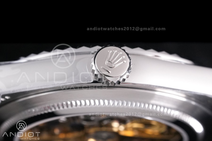 Land Dweller 127334 SS ESF White Dial On SS Bracelet A7135