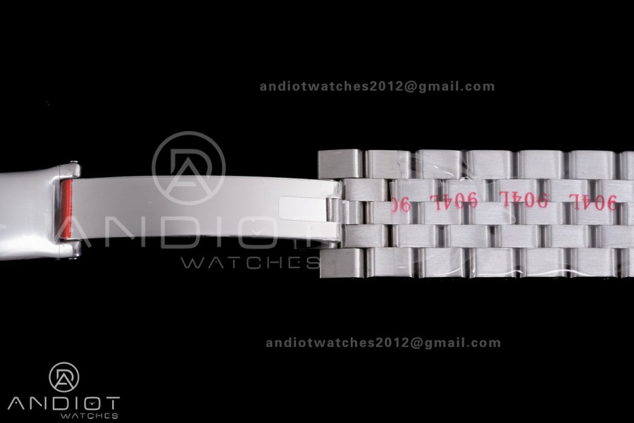 Land Dweller 127334 SS ESF White Dial On SS Bracelet A7135