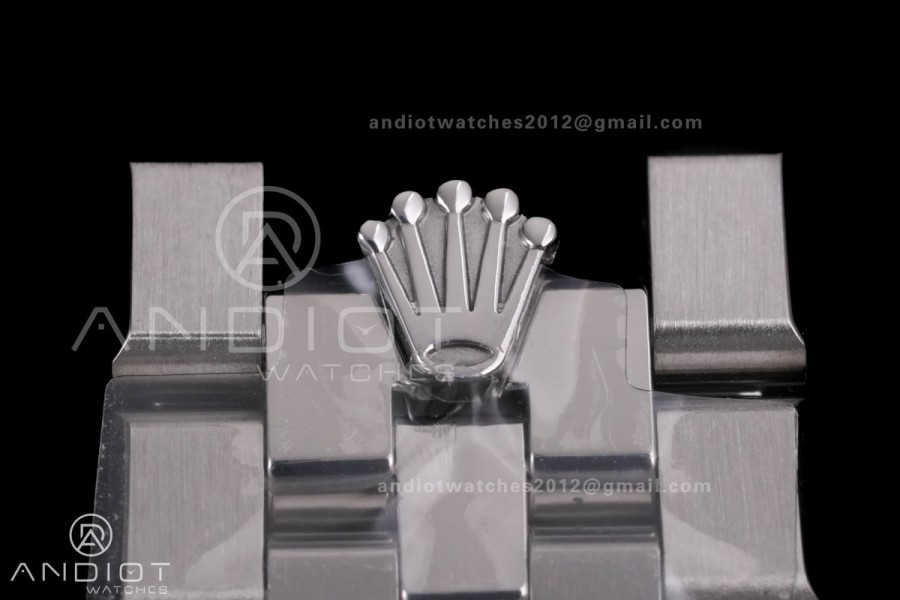 Land Dweller 127334 SS ESF White Dial On SS Bracelet A7135