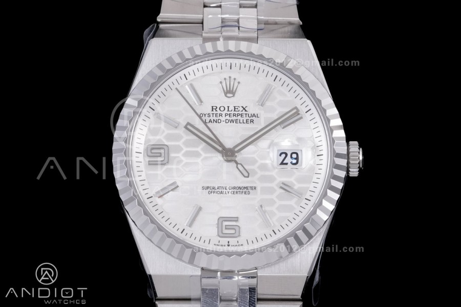 Land Dweller 127334 SS ESF White Dial On SS Bracelet A7135
