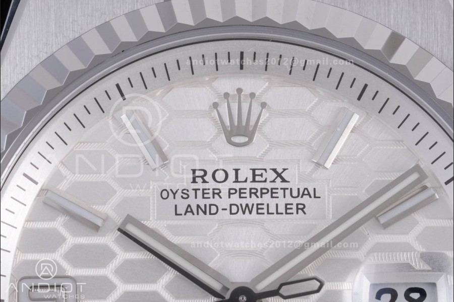 Land Dweller 127334 SS ESF White Dial On SS Bracelet A7135