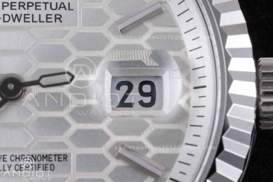 Land Dweller 127334 SS ESF White Dial On SS Bracelet A7135