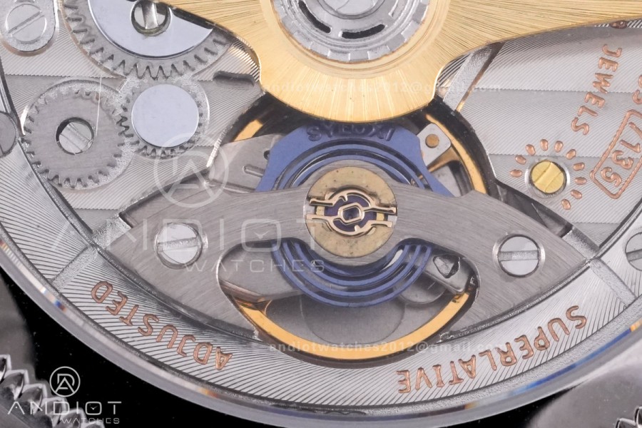Land Dweller 127334 SS ESF White Dial On SS Bracelet A7135