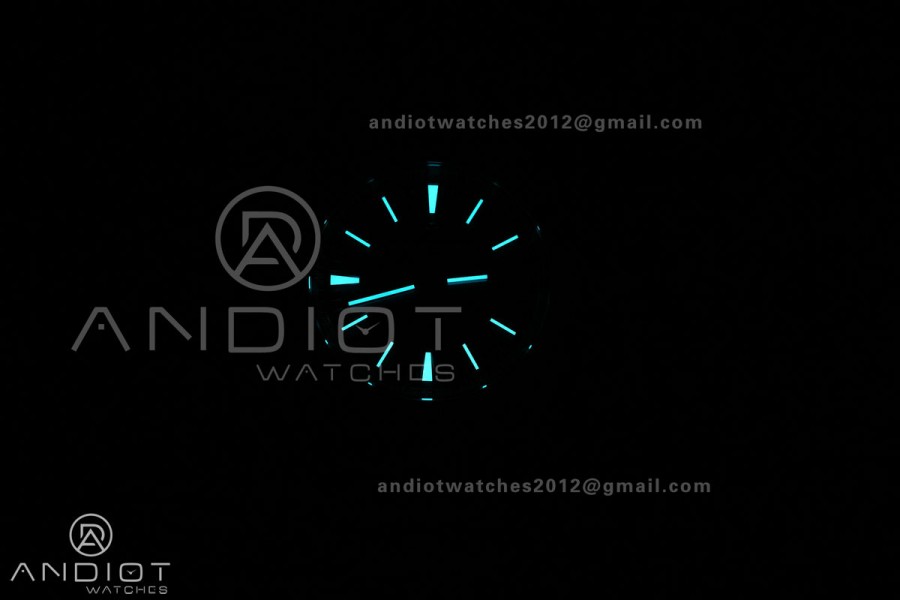 Overseas 4500V RG 8F 1:1 Best Edition Green Dial on RG Bracelet A5100