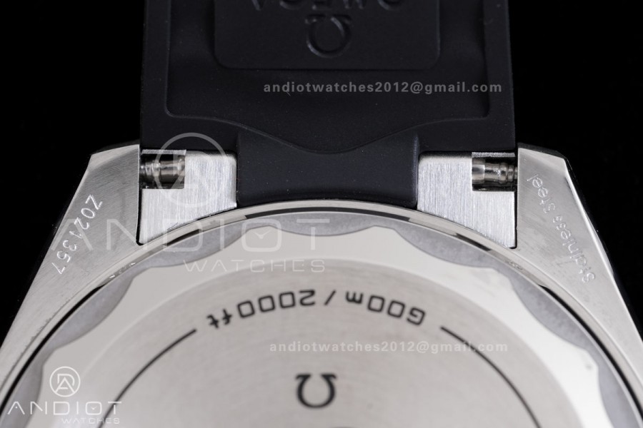 Planet Ocean 600M 42mm SS VS+F 1:1 Best Edition Black Dial Black Bezel on Black Rubber Strap A8912