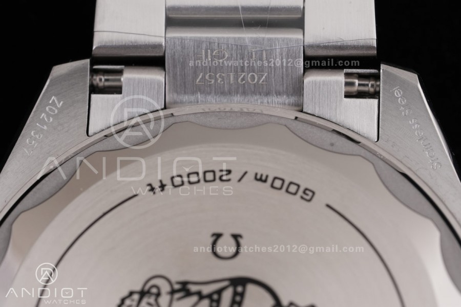 Planet Ocean 600M 42mm SS VS+F 1:1 Best Edition Black Dial Blue Bezel on SS Bracelet A8912