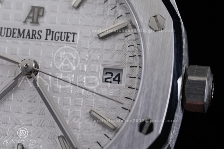 Royal Oak 34mm 77350 SS 8F Best Edition White Dial on SS Bracelet A5800