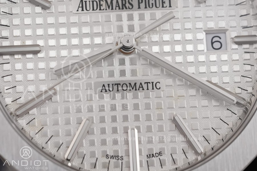 Royal Oak 41mm 15400 SS ZF 1:1 Best Edition White Textured Dial on SS Bracelet V2 SA3120 Super Clone