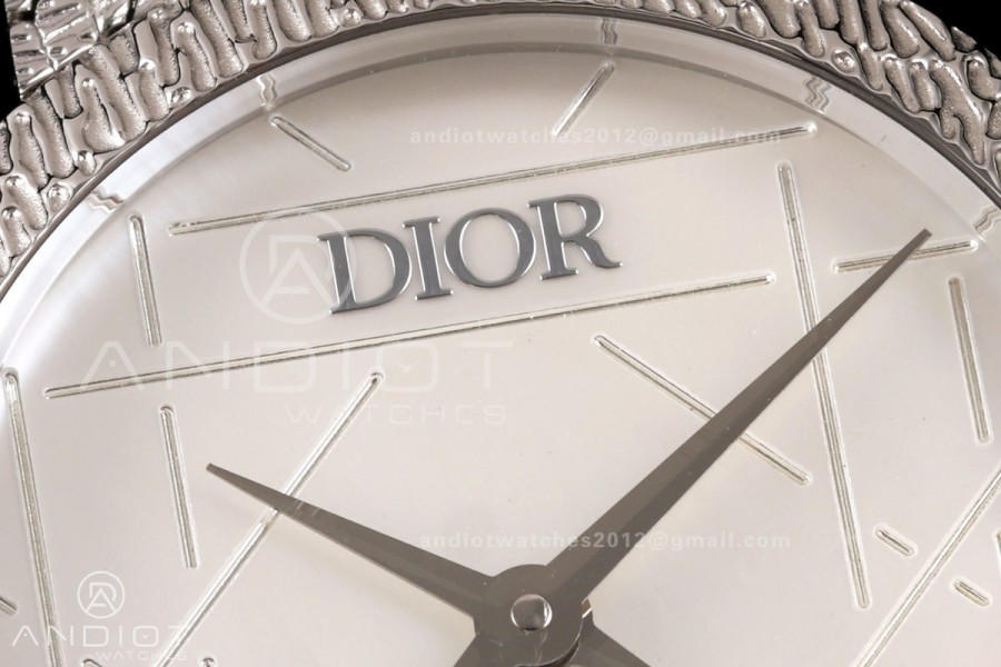 LA D DE DIOR SS 8848F 1:1 Best Edition cream Dial on Bracelet Quartz