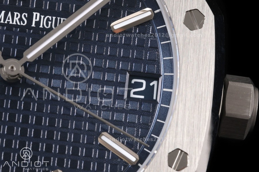 Royal Oak 15500 SS OCTA 1:1 Best Edition Blue Dial on Black Rubber Strap JH4302 Super Clone (Free Sprung)