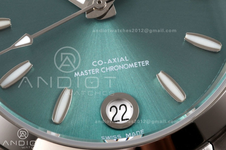 Aqua Terra Shades 34mm SS VRSF Best Edition Green Dial on SS Bracelet A8800