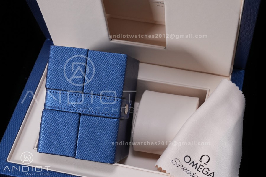 Omega Snoopy Box Set