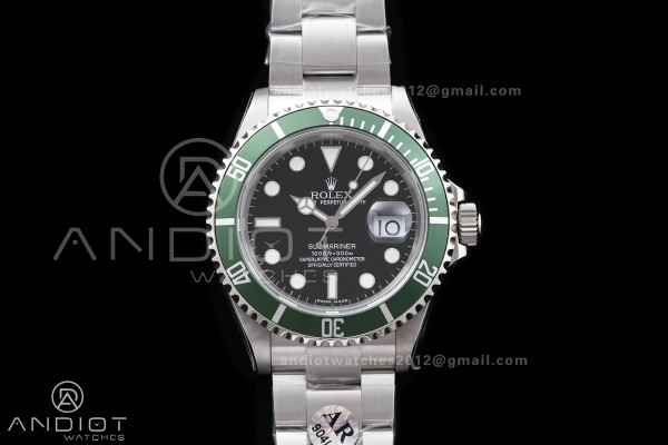 Submariner 16610 LV Green No Rehaut Engraving 904L...