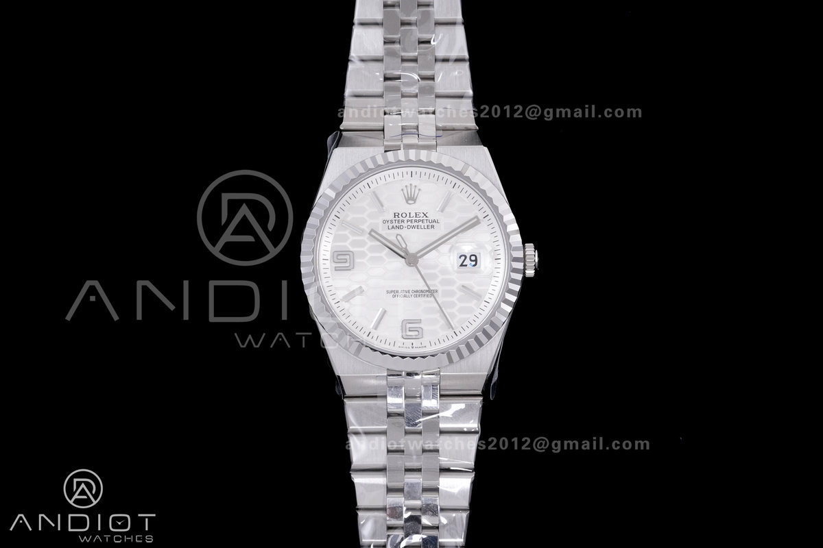 Land Dweller 127334 SS ESF White Dial On SS Bracelet A7135