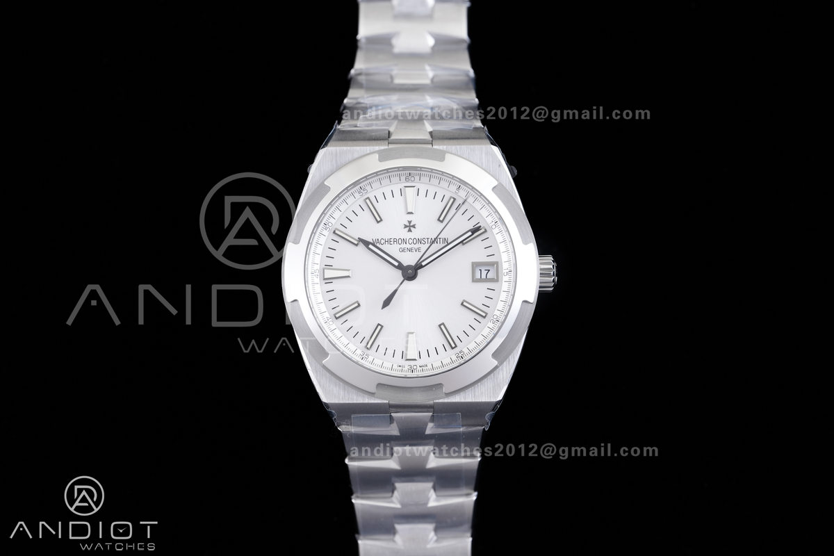 Overseas 4500V SS 8F 1:1 Best Edition Silver Dial on SS Bracelet A5100